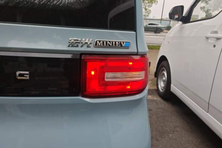 Used Wuling Hongguang MINIEV 2021 Macaron Premium Model – Lithium-NMC