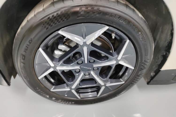 Used Lynk & Co Z20 2025 530 km Range Rear-Wheel Drive Pro
