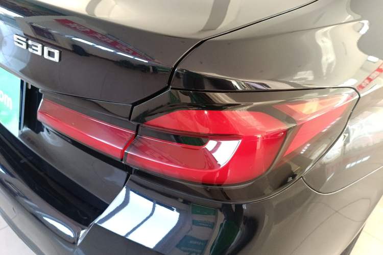 Used BMW 5 Series 2021 Facelifted 530Li Leading Edition M Sport Package
