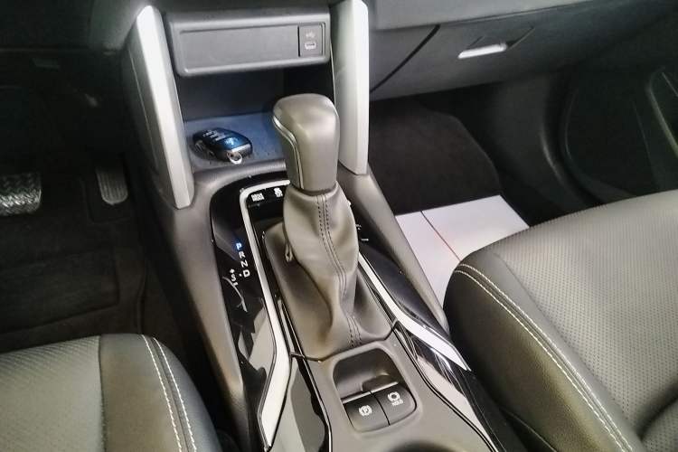 Used Toyota FRONTLANDER 2023 2.0L Smart Electric Hybrid Dual-Engine Deluxe Version
