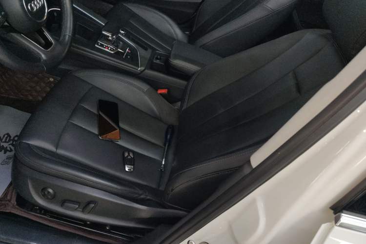 Used Audi A4L 2022 40 TFSI Stylish and Elegant Edition
