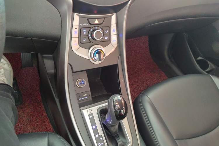 Used Hyundai Elantra 2016 1.6L Automatic Smart Version
