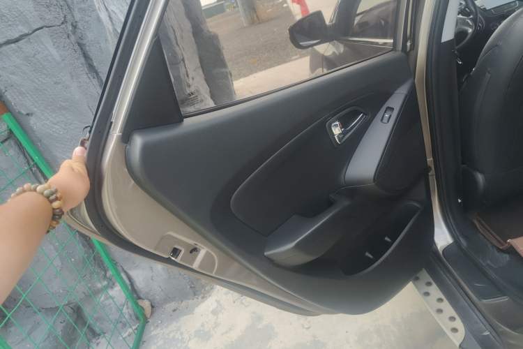 Used Hyundai ix35 2013 2.0L Automatic Two-Wheel Drive Smart GLS China IV Standard
