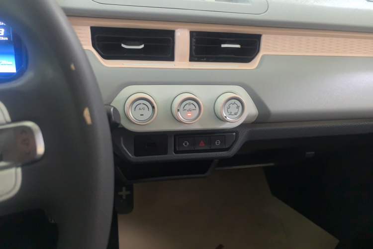 Used Chery QQ Ice Cream 2022 170km Sundae Phosphate Lithium-Ion