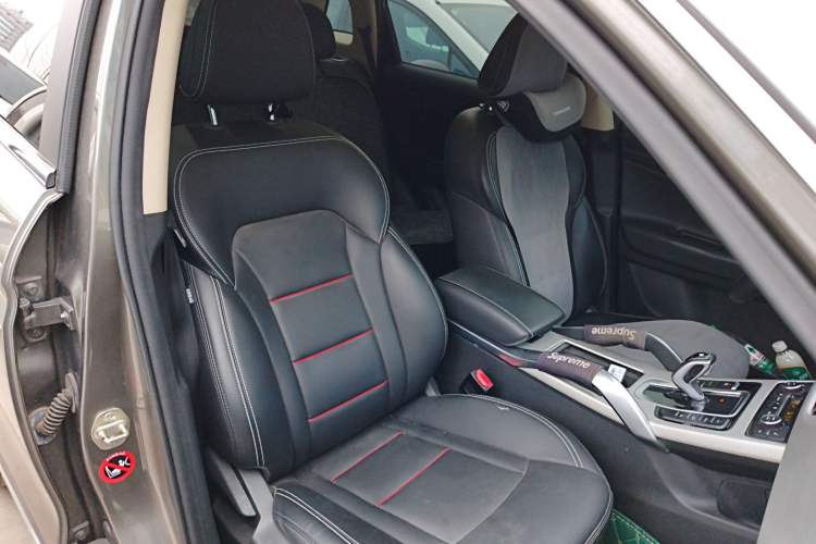 Used Geely Auto Emgrand X7 Sport 2020 1.8TD DCT Two-Wheel Drive Smart Connect 4G-Enabled Version
