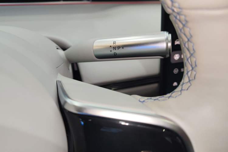 Used Hima Luxeed S7 2025 855 km Max
