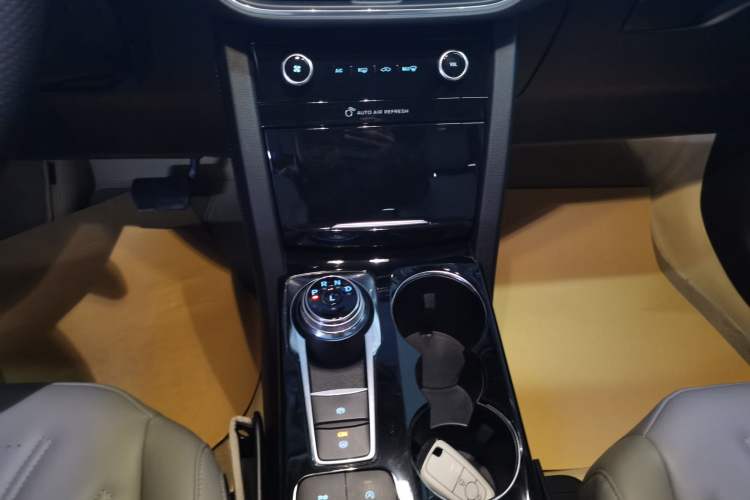 Used Ford Escape 2020 EcoBoost 245 Two-Wheel-Drive Titanium Edition
