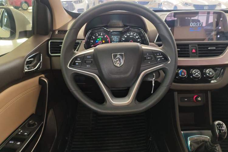Used Baojun 310W 2017 1.5L Manual Fashion Model China V
