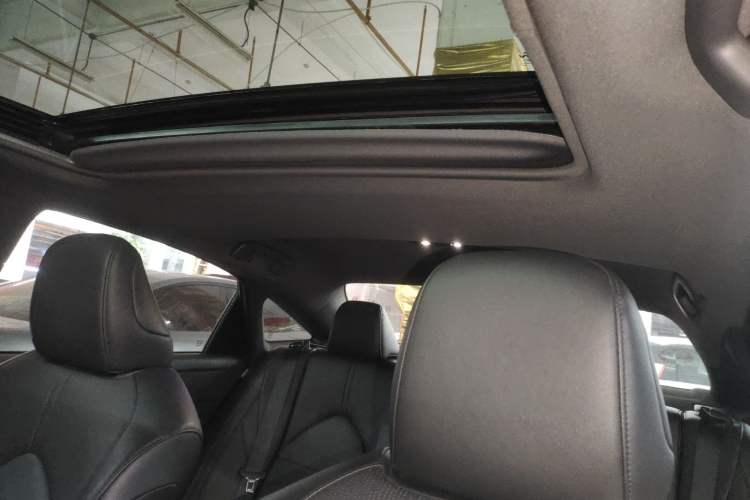 Used Toyota Avalon 2019 Dual-Engine 2.5L Luxury Edition China VI Standard
