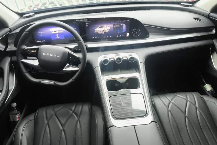 Used  Stellar C-DM 2025 100 Long-Range Plus Two-Wheel Drive
