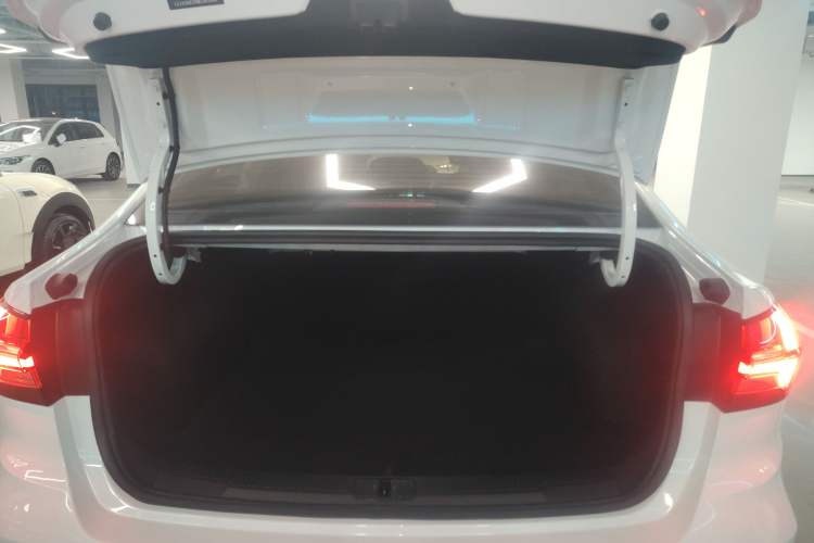 Used Roewe i5 2021 1.5L CVT Black Gold Edition