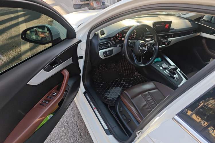 Used Audi A4L 2018 30th Anniversary Edition 40 TFSI Fashion Model
