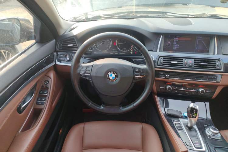Used BMW 5 Series 2014 520Li Elegant Model
