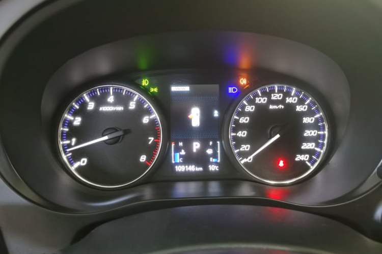 Used Mitsubishi Outlander 2019 2.4L 4x4 Zhi Xiang Edition 7 Seats China VI Standard
