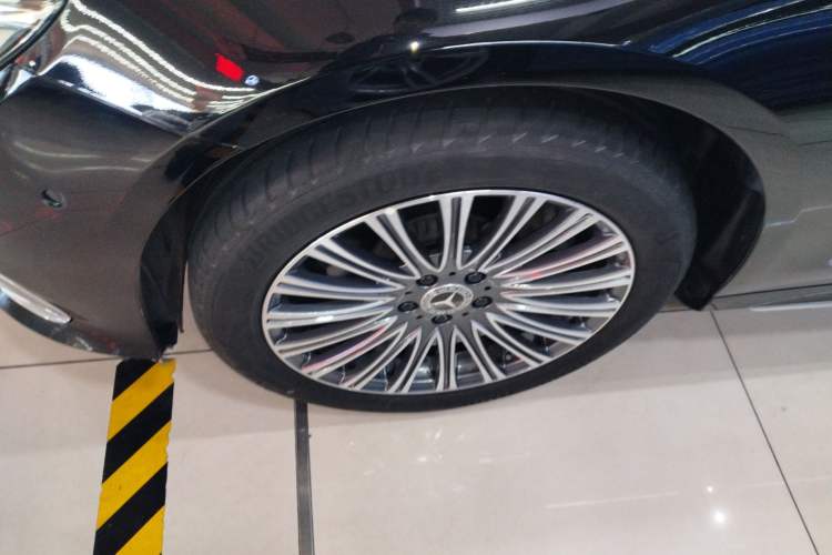 Used Mercedes-Benz E-Class 2023 Restyled E 300 L Sporty and Stylish Edition
