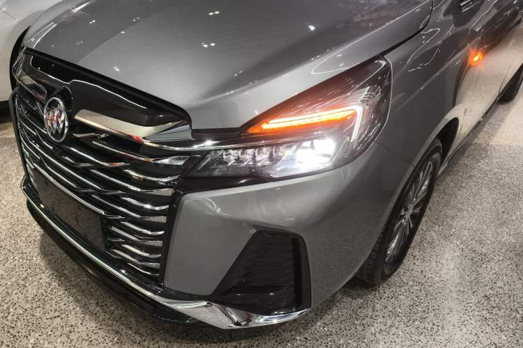 Used Buick GL8 2023 Land Executive Class Comfort Model
