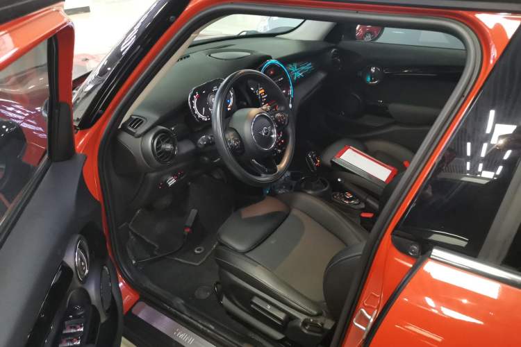 Used  MINI 2021 1.5T COOPER Classic Edition Five-Door Version
