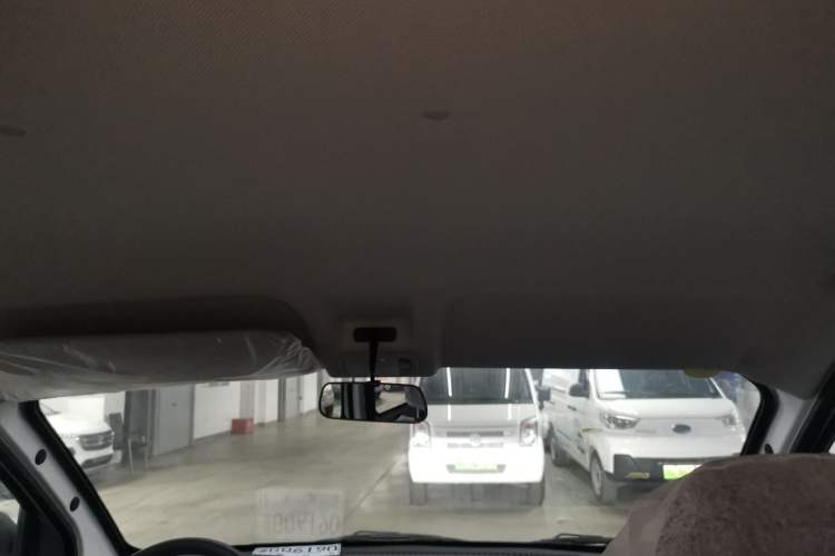 Used Wuling Yangguang 2025 Model 310KM Bus Edition—Customized by CATL
