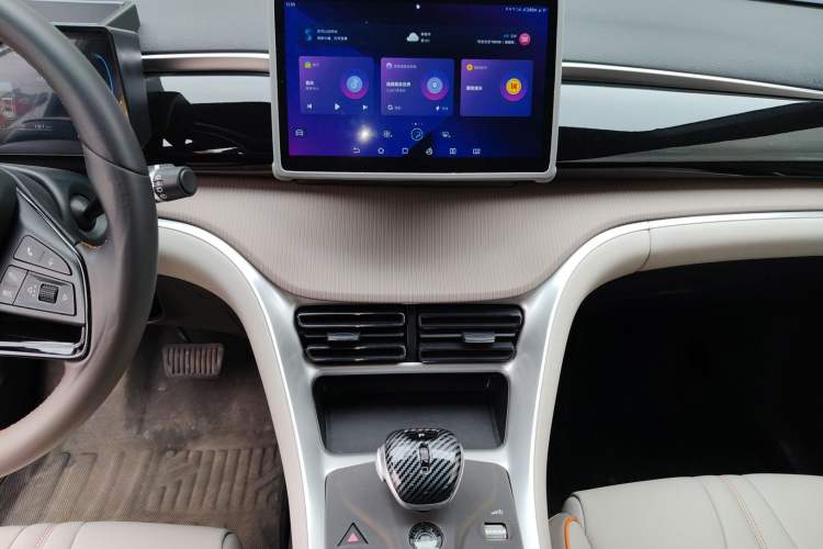 Used BYD Song Pro New Energy 2024 HONOR Edition DM-i 71KM Navigation Model
