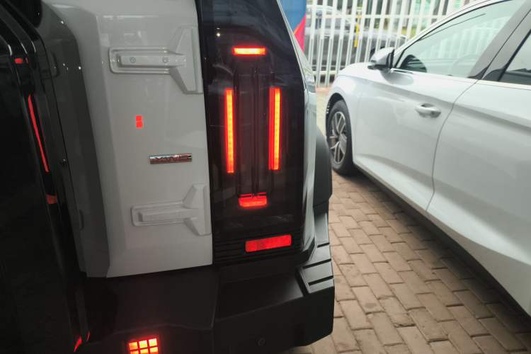 Used Jetour Traveler 2024 2.0T All-Wheel-Drive Silver Dragon Wings
