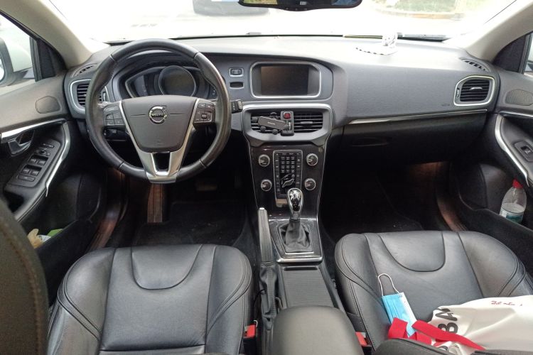 Used Volvo V40 2017 T3 Zhiyi Edition
