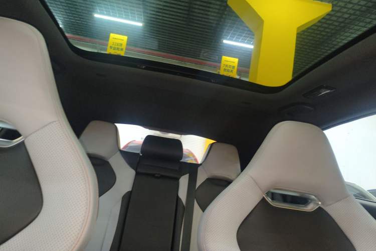 Used Changan UNI-V iDD 2024 Blue Whale Smart Electric iDD 136km Luxury Model
