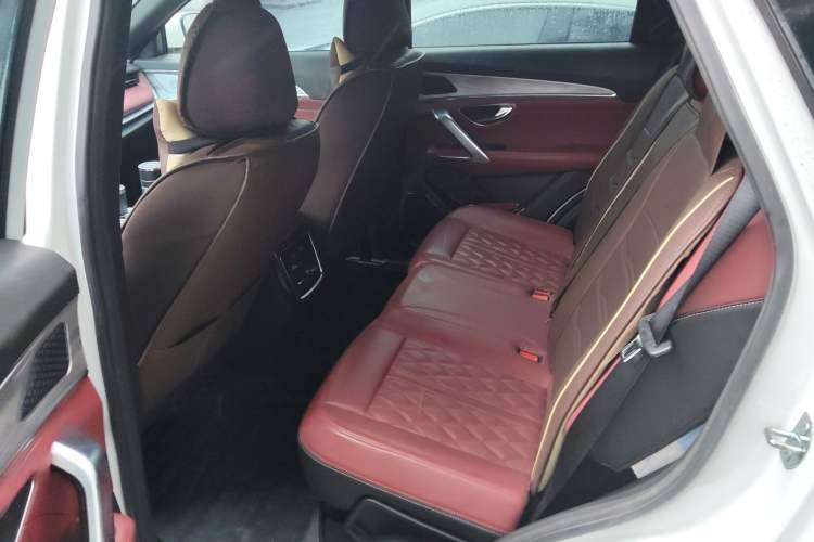 Used JETOUR X70 PLUS 2023 1.5T DCT Brave PLUS 5-Seater
