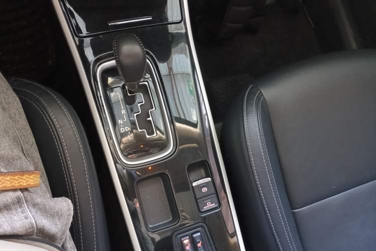 Used Mitsubishi Outlander 2019 2.0L Two-Wheel Drive Comfort Edition 5 Seats China VI Standard
