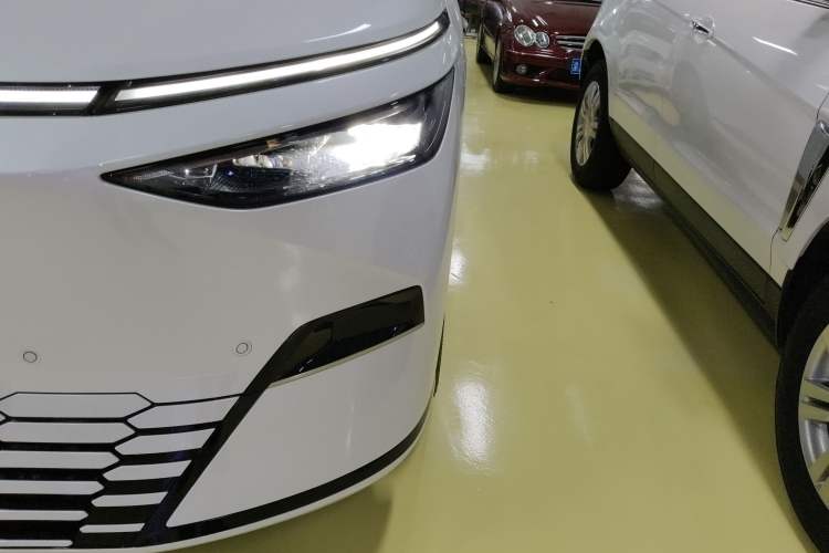 Used XPeng X9 2024 702 Ultra-Long Range Pro
