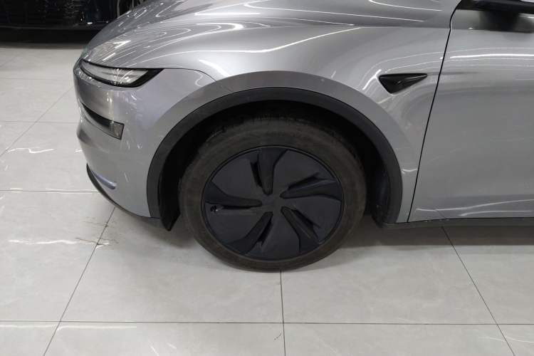 Used Tesla Model Y 2025 Rear-Wheel-Drive Version
