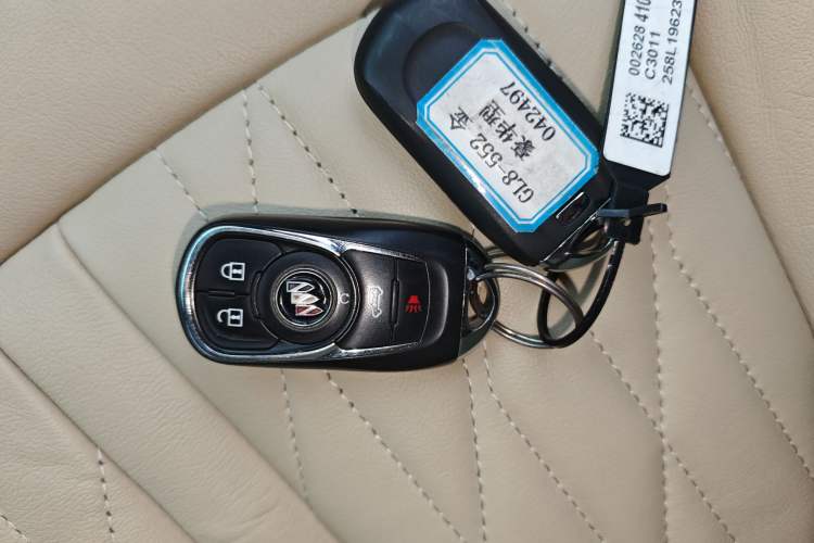 Used Buick GL8 2023 Facelifted Land Cruiser Executive Luxury Version
