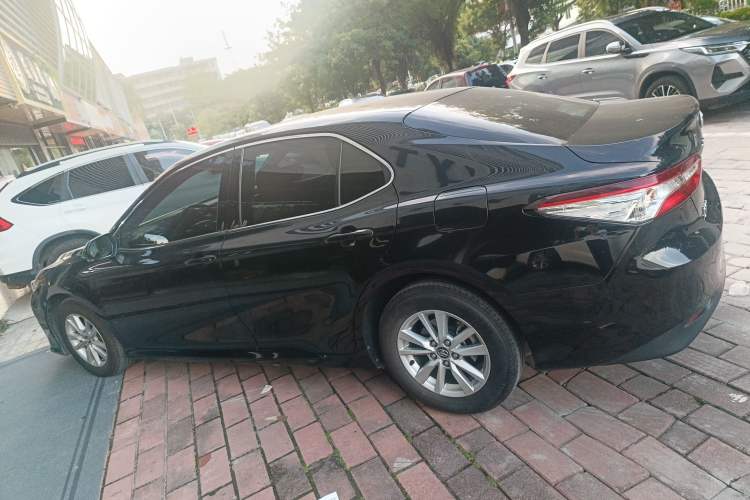 Used Toyota Camry 2018 2.0E Leading Edition
