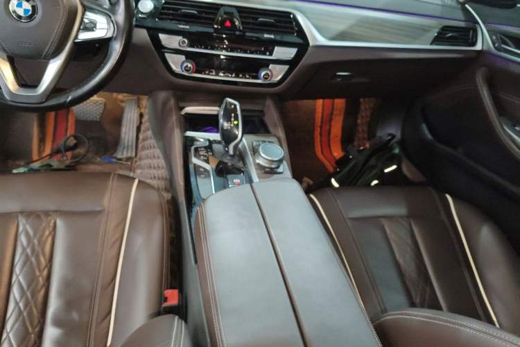 Used BMW 5 Series 2019 Facelifted 530Li Leading Edition Luxury Package
