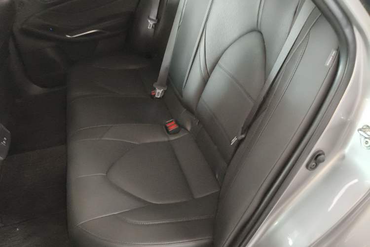 Used Toyota Avalon 2019 Dual-Engine 2.5L Luxury Edition China VI Standard
