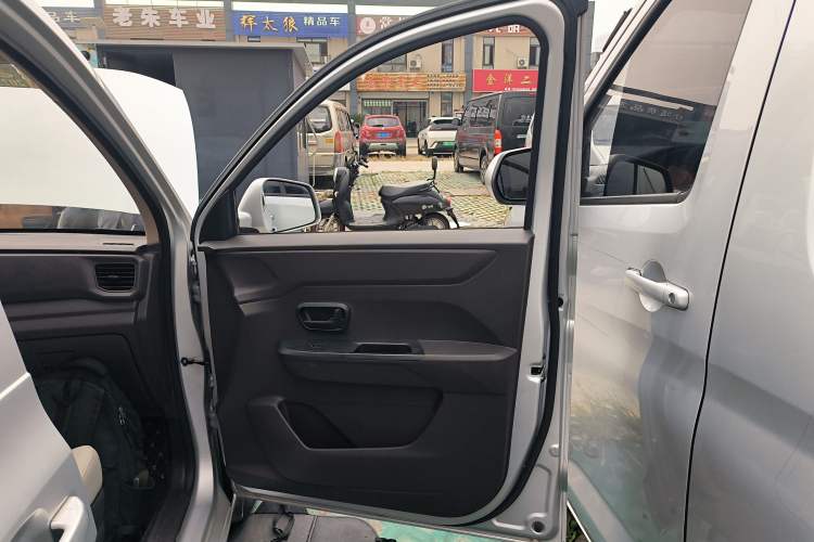 Used Wuling Hongguang V 2021 1.5L Enjoyment Edition LAR
