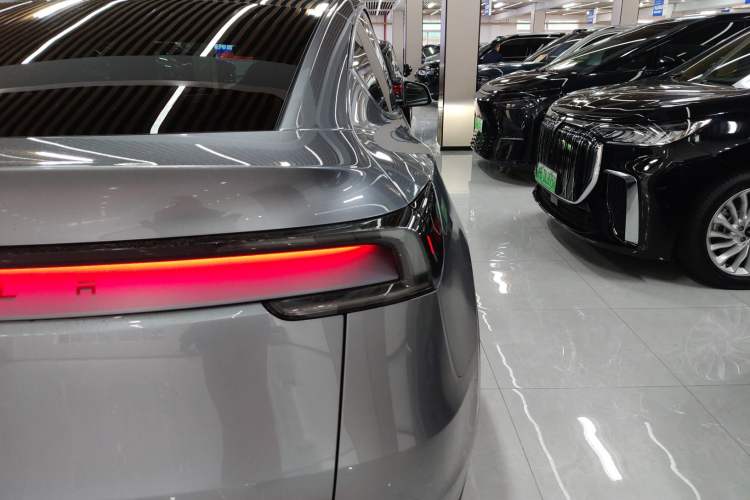 Used Tesla Model Y 2025 Rear-Wheel-Drive Version
