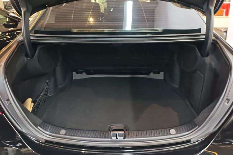 Used Mercedes-Benz E-Class 2023 Facelift E 260 L
