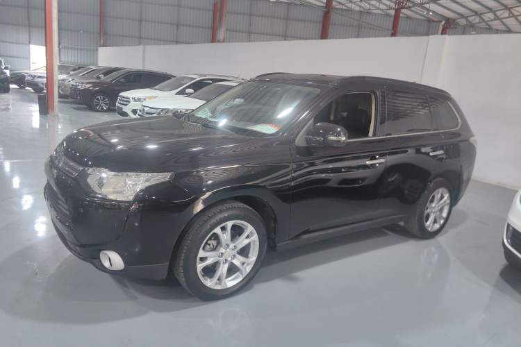 Used Mitsubishi Outlander 2013 2.4L 4x4 Luxury Navigation Edition 5 Seats
