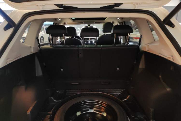 Used Volkswagen Tiguan L 2020 330TSI Automatic Two-Wheel Drive Smart Luxury Edition China VI Standard
