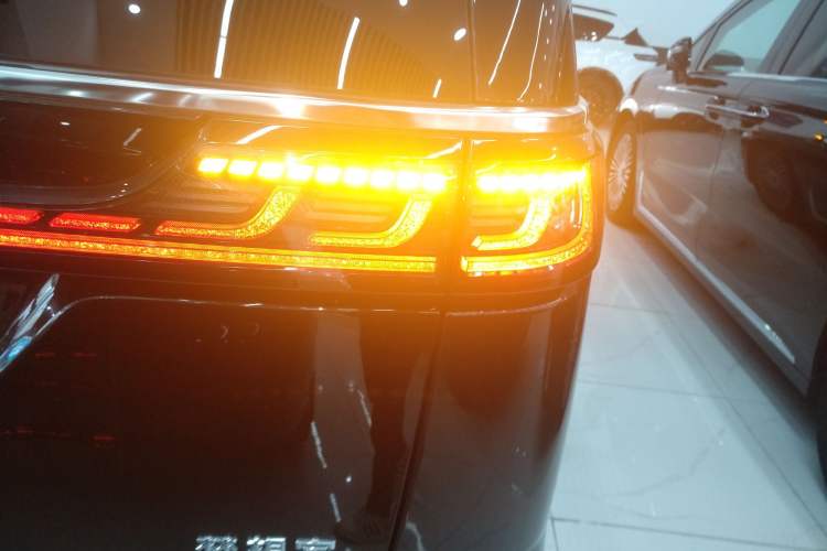 Used VOYAH Dream 2025 PHEV Four-Wheel-Drive Flagship Kunpeng Edition
