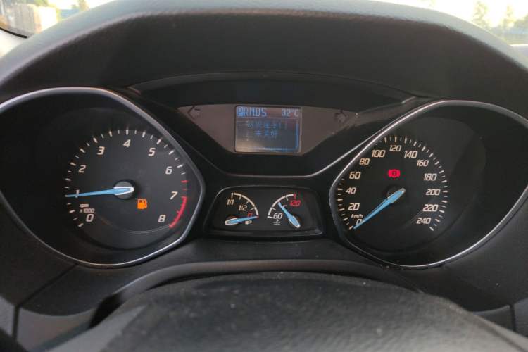 Used Ford Focus 2012 Sedan 1.6L Automatic Fashion Edition
