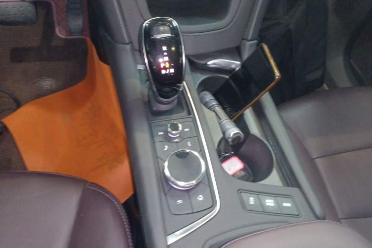 Used Cadillac XT6 2022 2.0T 7-Seater Two-Wheel Drive Luxury Version
