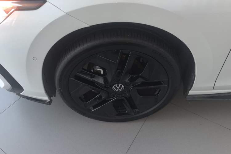 Used Volkswagen Golf 2025 300TSI R-Line
