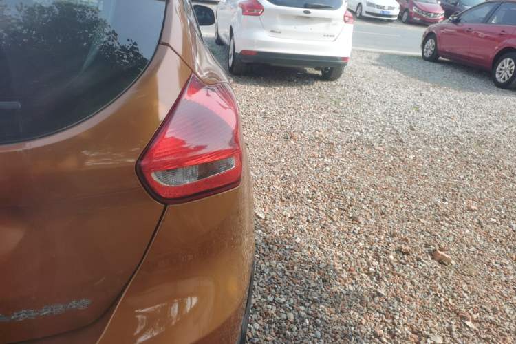 Used Ford Focus 2015 Hatchback 1.6L Manual Comfort Edition
