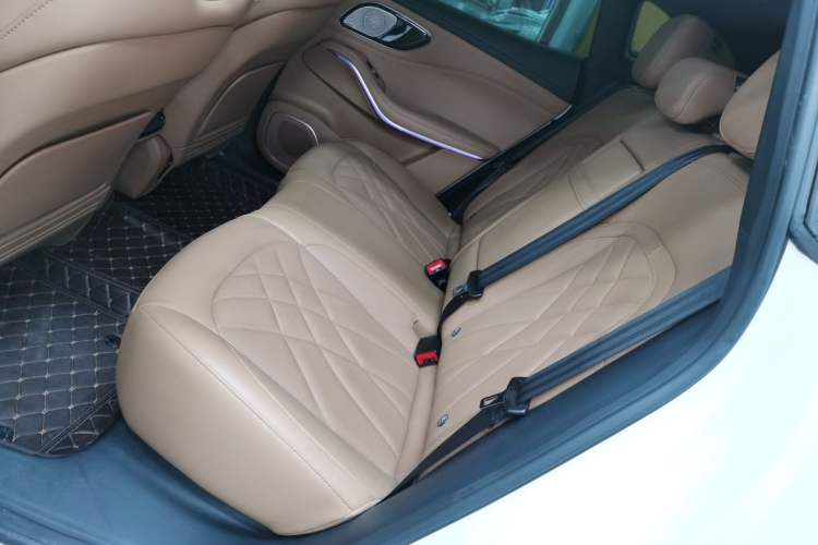 Used  R7 2022 Long-Range Advanced Edition
