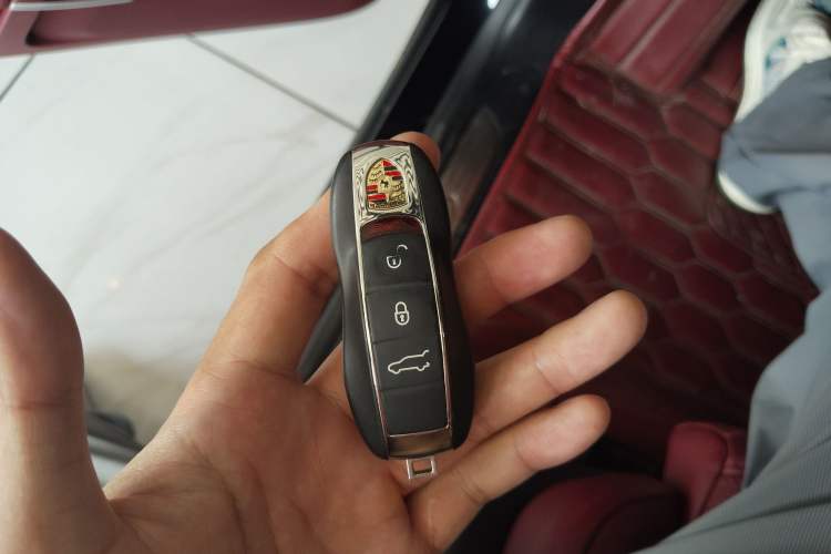 Used Porsche Cayenne 2015 3.6L automatic transmission U.S. specification
