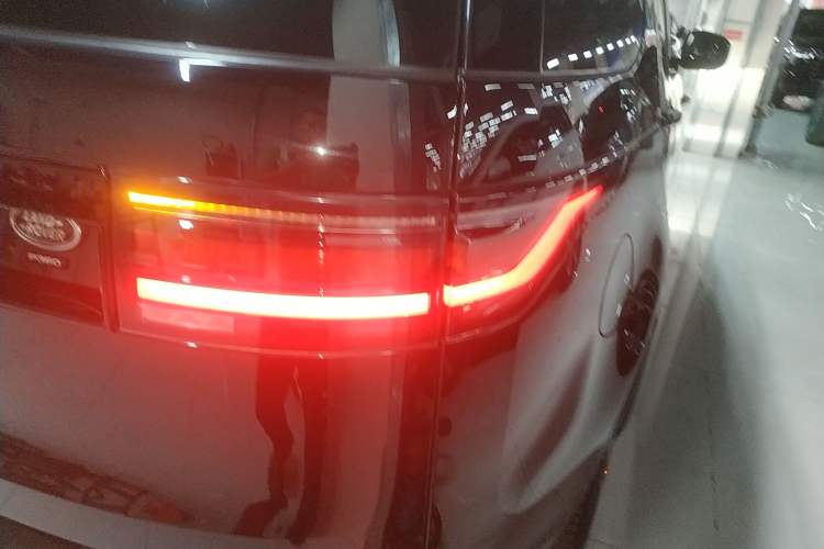 Used Land Rover Discovery 2021 360 PS R-Dynamic SE
