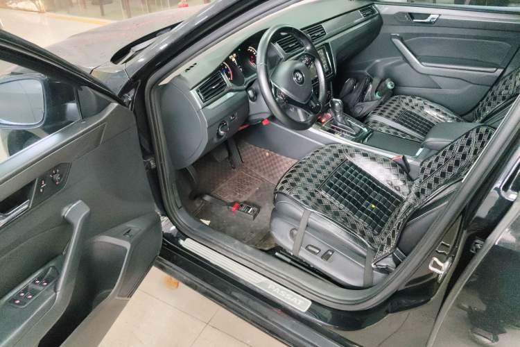 Used Volkswagen Passat 2016 330TSI DSG Luxury Edition
