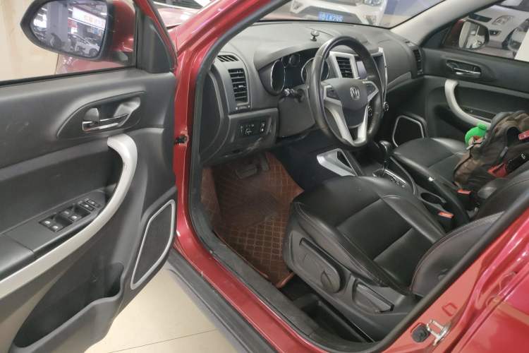 Used Changan CS35 2015 1.6L Automatic Prestige Model China IV Standard

