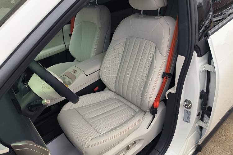 Used ONVO L60 2024 60 kWh Rear-Drive Version
